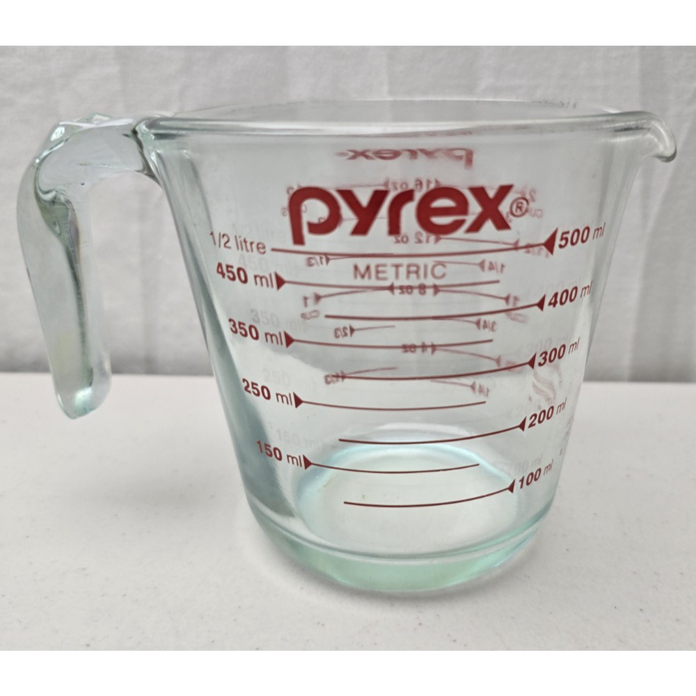 VINTAGE 2 CUP PYREX MEASURING L-Handle RED #17 Good Condition Standard Metric